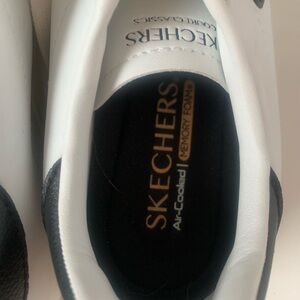 Womens Skechers. Size 8
